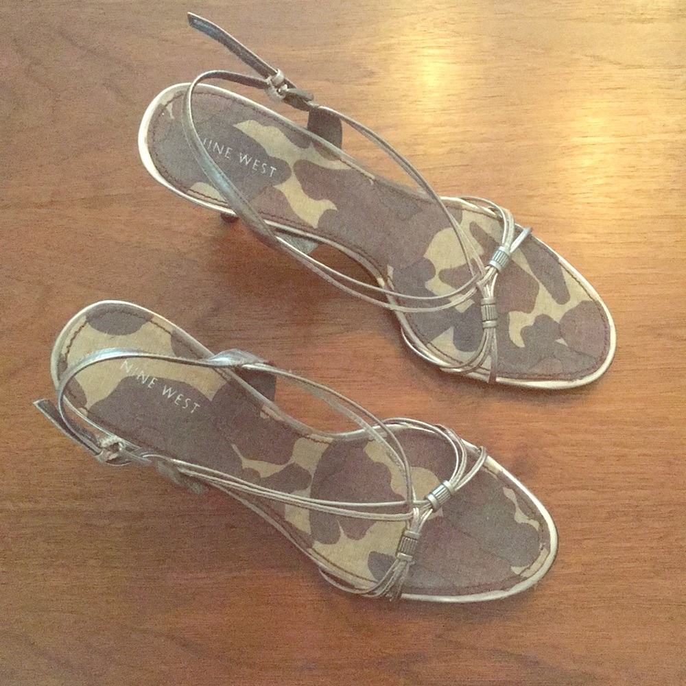 NEW Nine West Silver Strappy Heels ❤️👡❤️